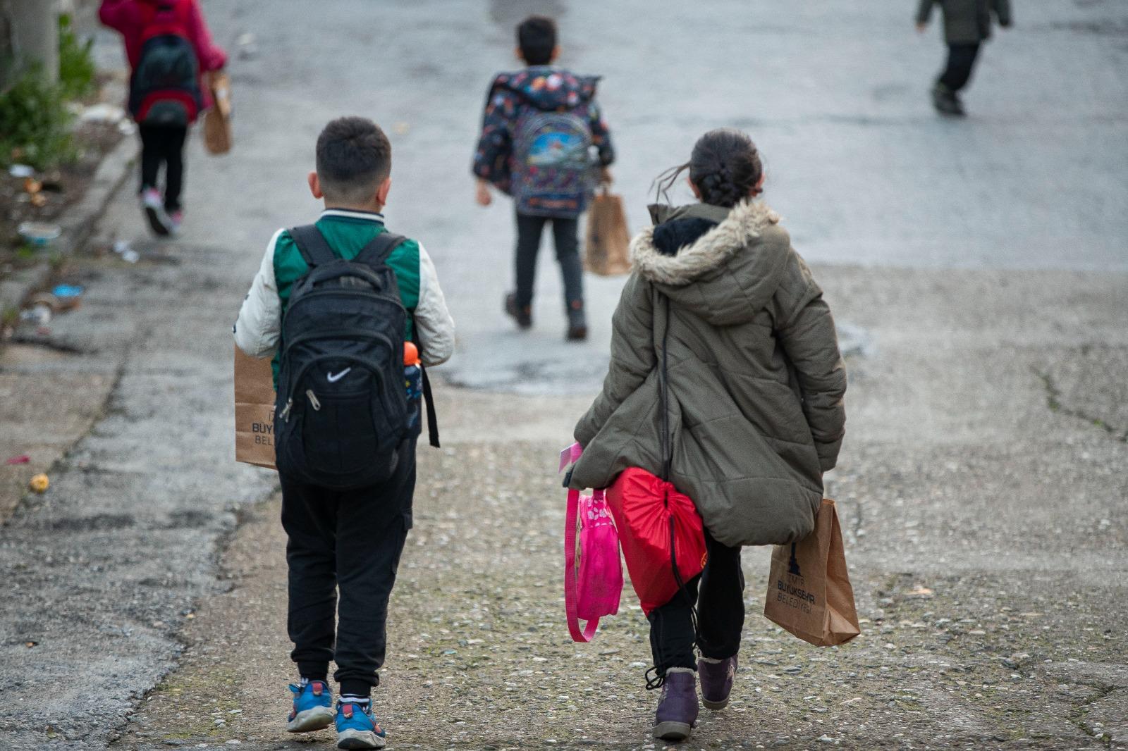 Büyükşehir’den miniklere beslenme paketi