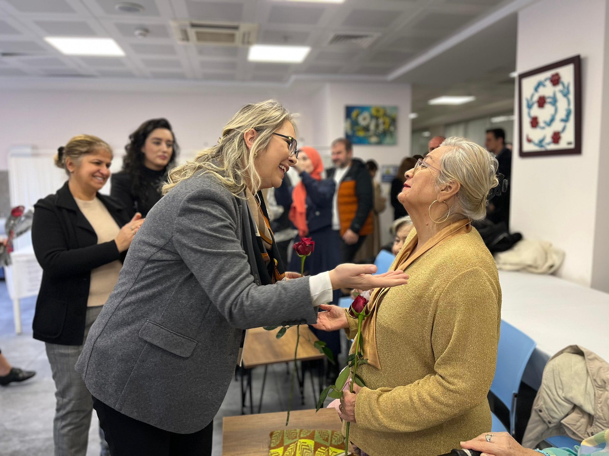 AK Partili Çankırı Huzurevinde Yarım Asırlık Evli Çiftleri Ziyaret Etti