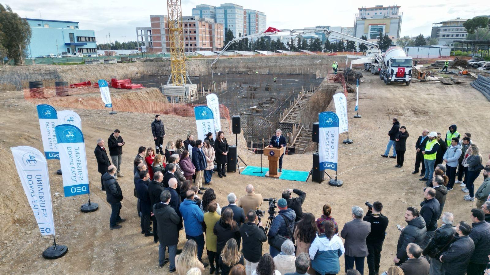 DEÜ'DEN SAĞLIKTA YATIRIM ATAĞI: YENİ DİŞ HASTANESİ'NİN TEMELİ ATILDI