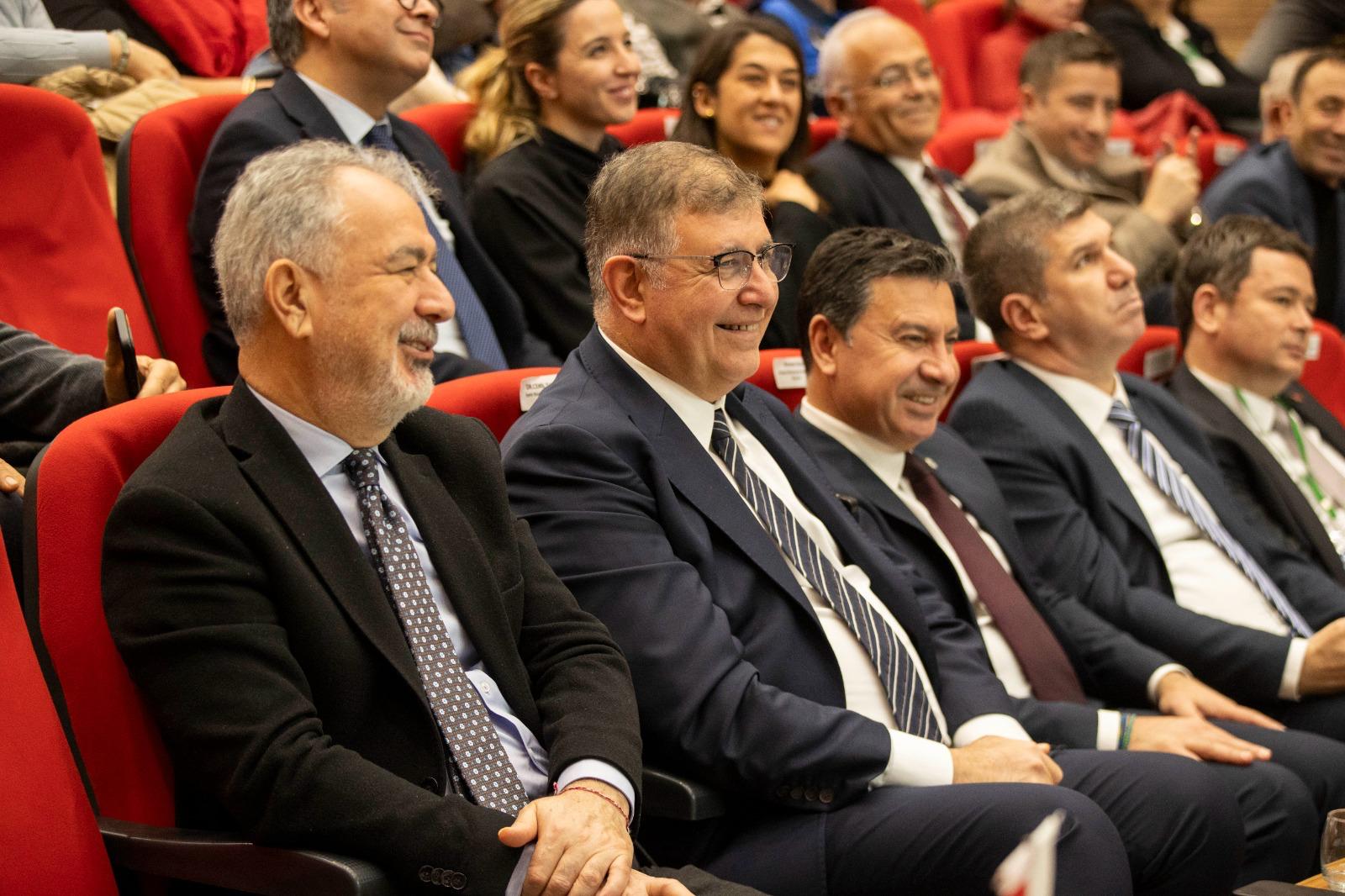 Başkan Tugay: “Sizleri cesur olmaya davet ediyorum”