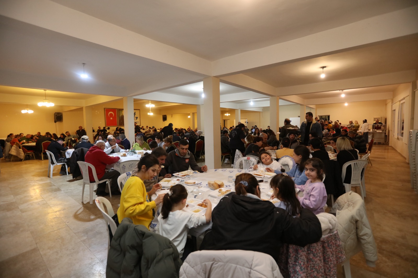 Güzelbahçe Belediyesi’nden Evlere İftar Servisi