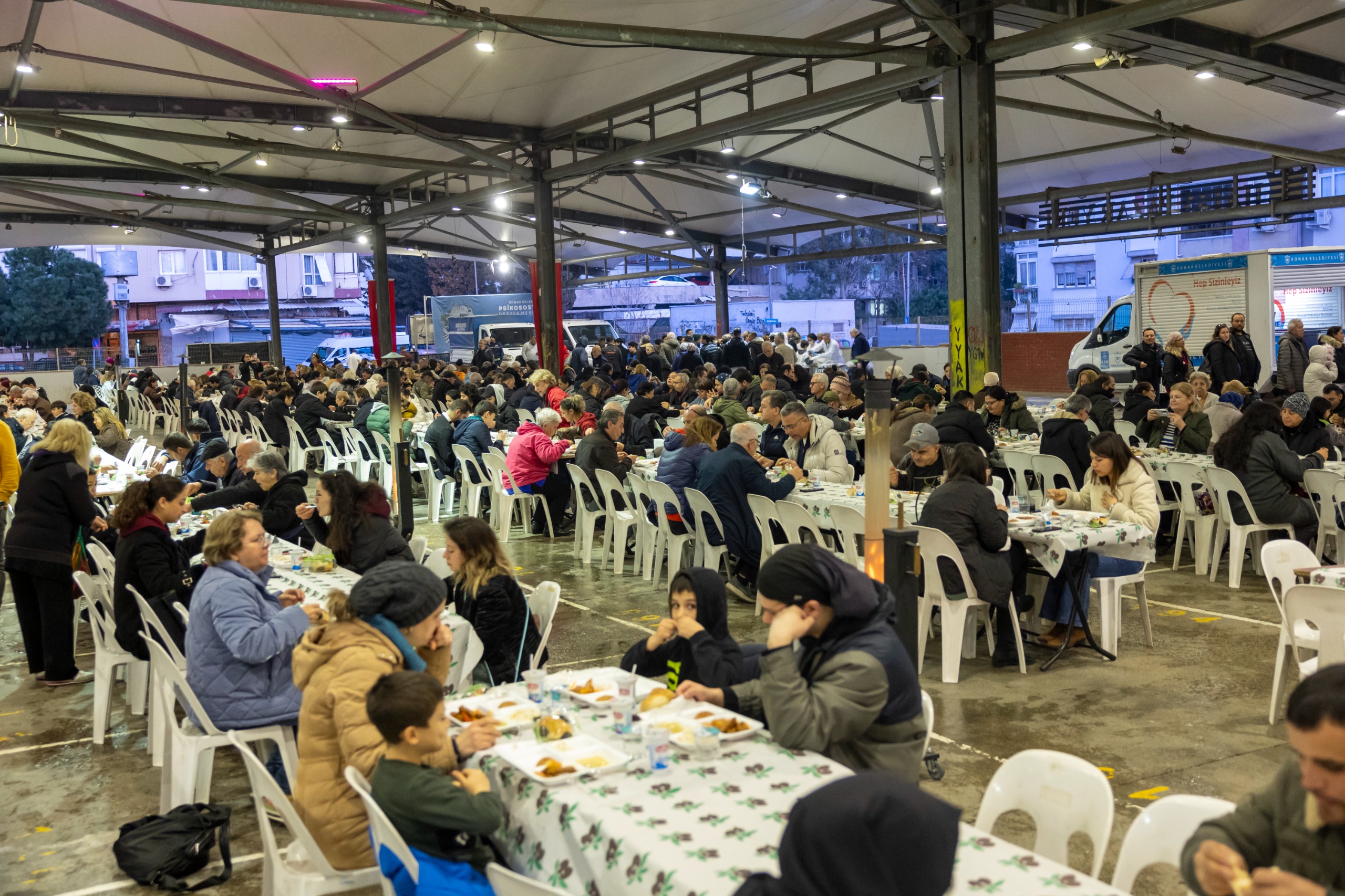Konak’ta ilk iftar: Başkan Mutlu’dan dayanışma vurgusu