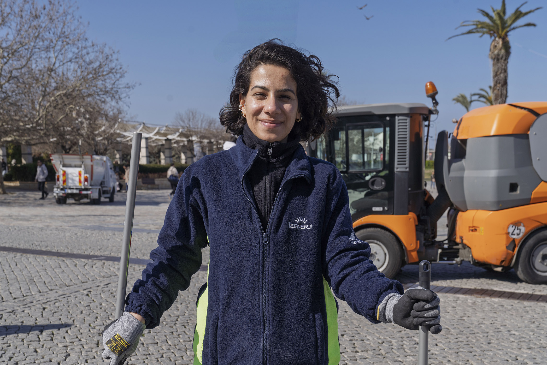İzmir’de kadın emeği kenti güzelleştiriyor