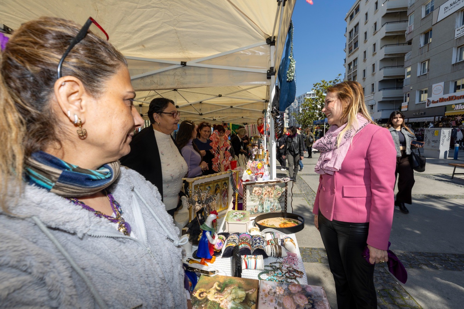 ​Kadınlar seslerini Konak'tan duyurdu: Mücadelemizden bir adım bile geri gitmeyeceğiz