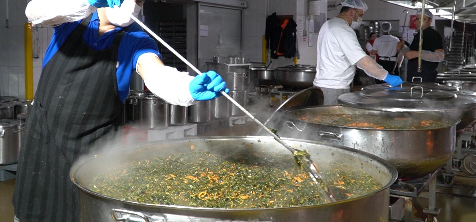 İzmir’de Dayanışma Noktalarında ramazan bereketi