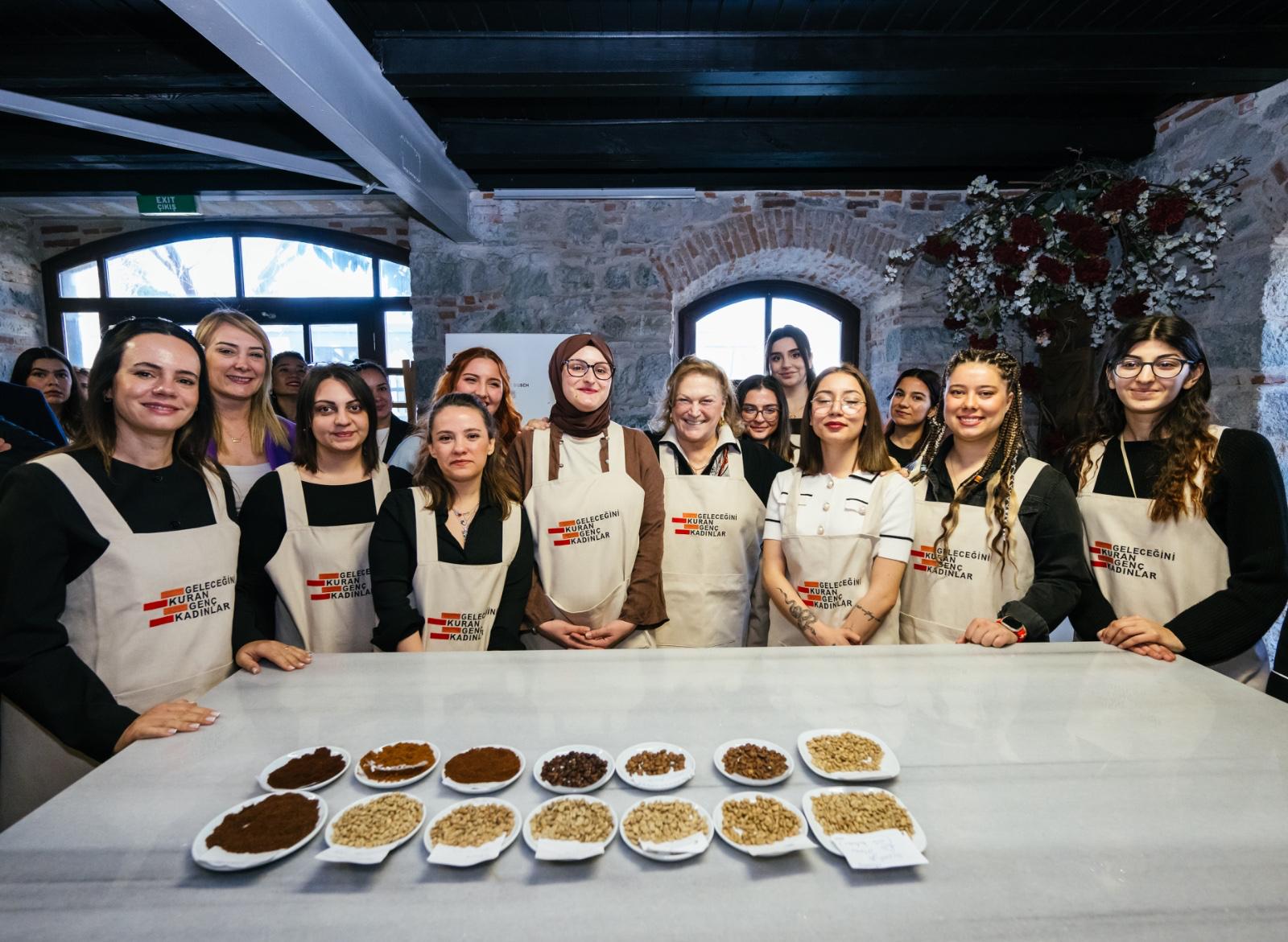 Başkan Tugay, Meslek Fabrikası’nda Güler Sabancı’yı ağırladı
