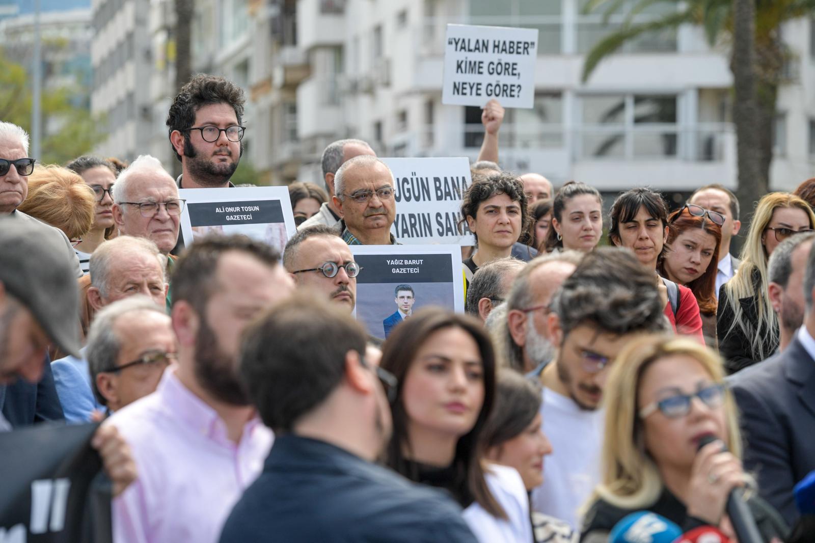 Başkan Tugay’dan gazetecilere destek