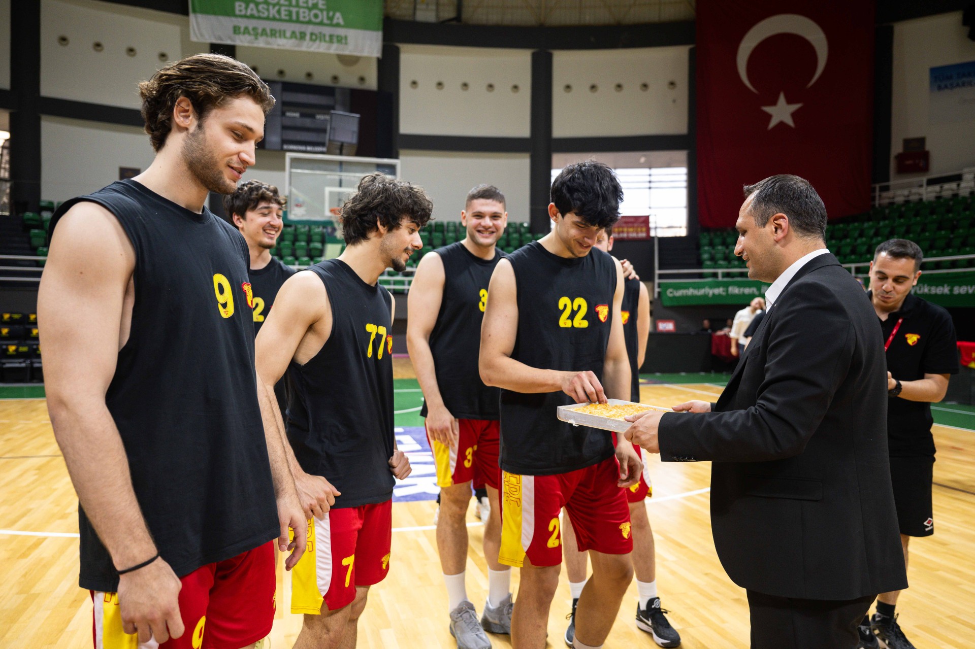 Başkan Eşki'den Göztepe'ye moral ziyareti