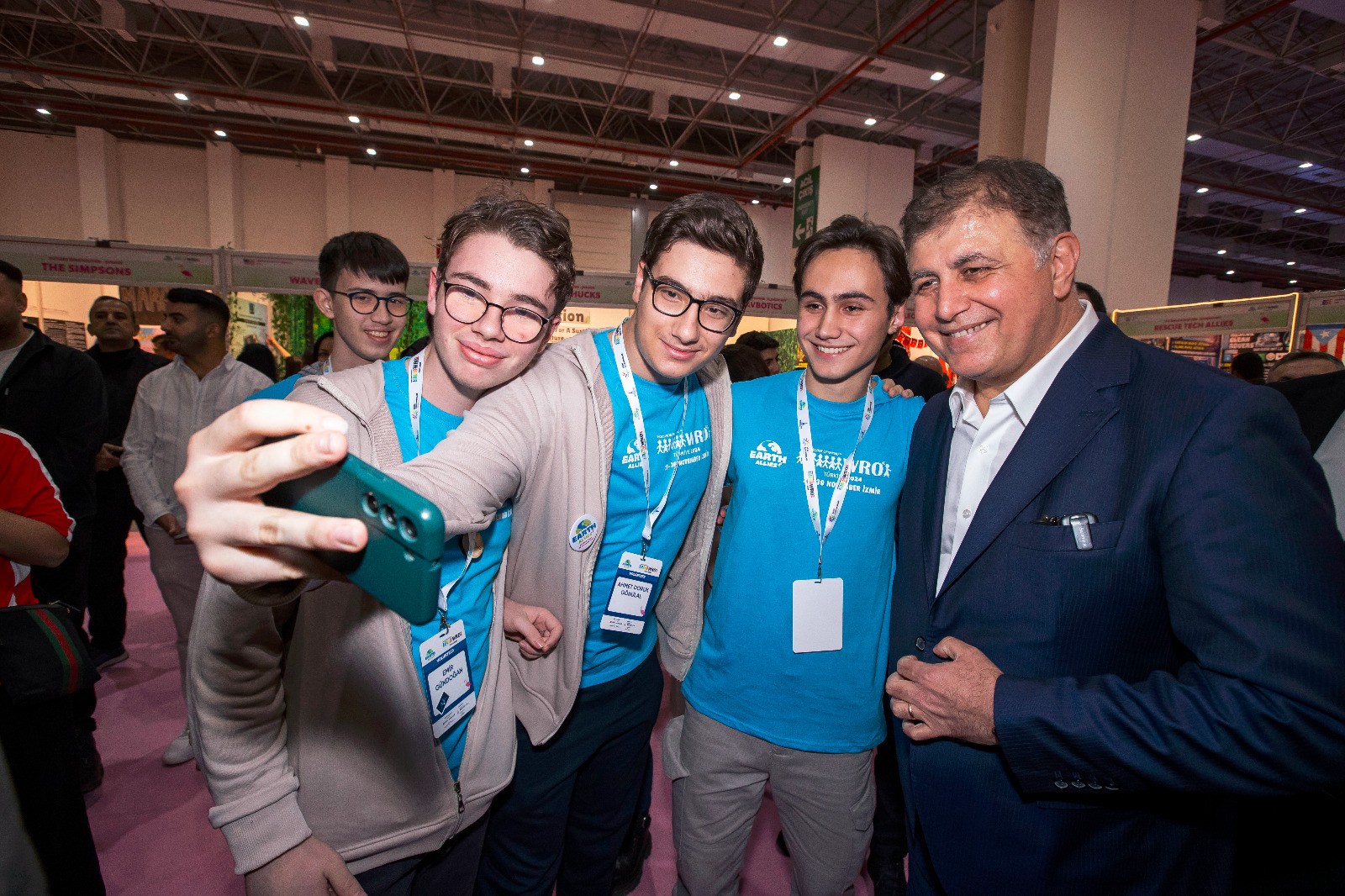 İzmir Büyükşehir’den Genç Dostu Kent Hamlesi