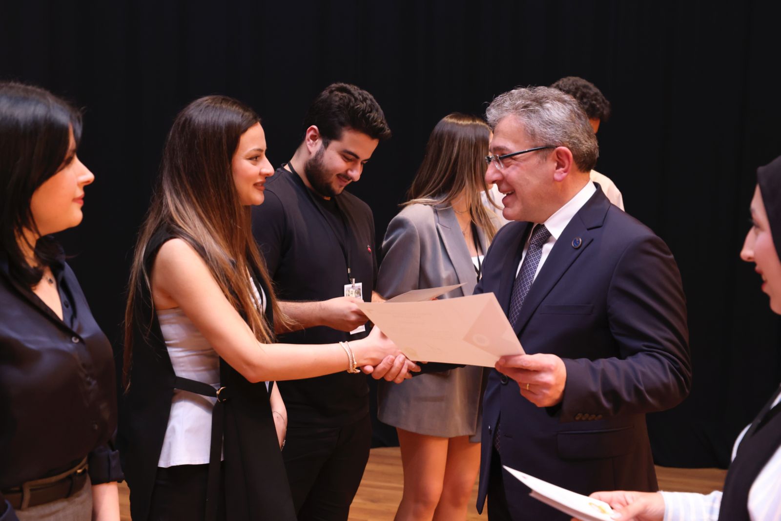 DEÜ'DE GENÇLİK SEMPOZYUMU VE BİLİM SANAT ŞENLİĞİ COŞKUSU