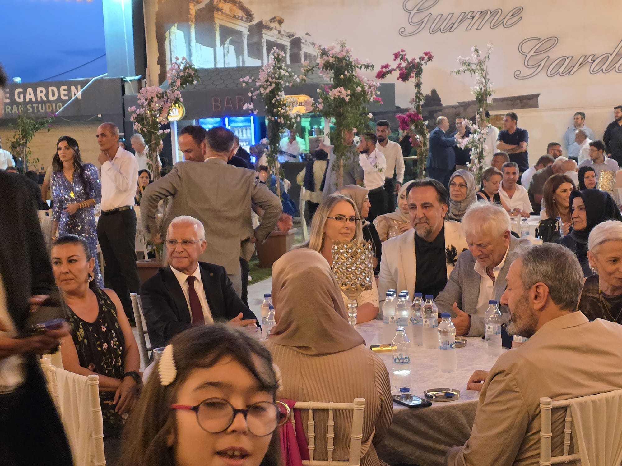 Alptekin ve Dündar Ailelerinin mutlu günü: Gülten ve Furkan Dünyaevine Girdi