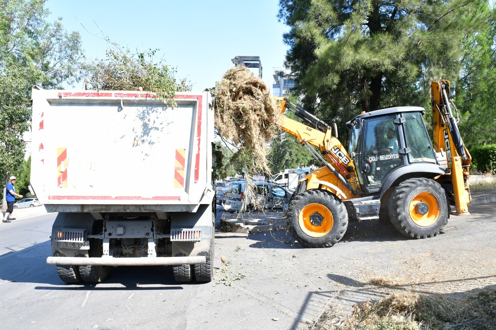 Çiğli’ye hizmette; eşitlik ve hızdan ödün yok Belediye Başkanı Onur Emrah Yıldız; “ Her mahallemize dokunuyor, her sese kulak veriyoruz.”