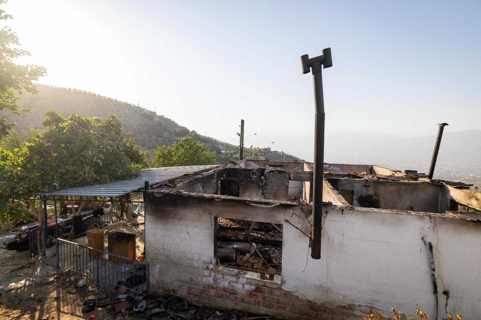 Büyükşehir’den evi yanan aileye yardım eli