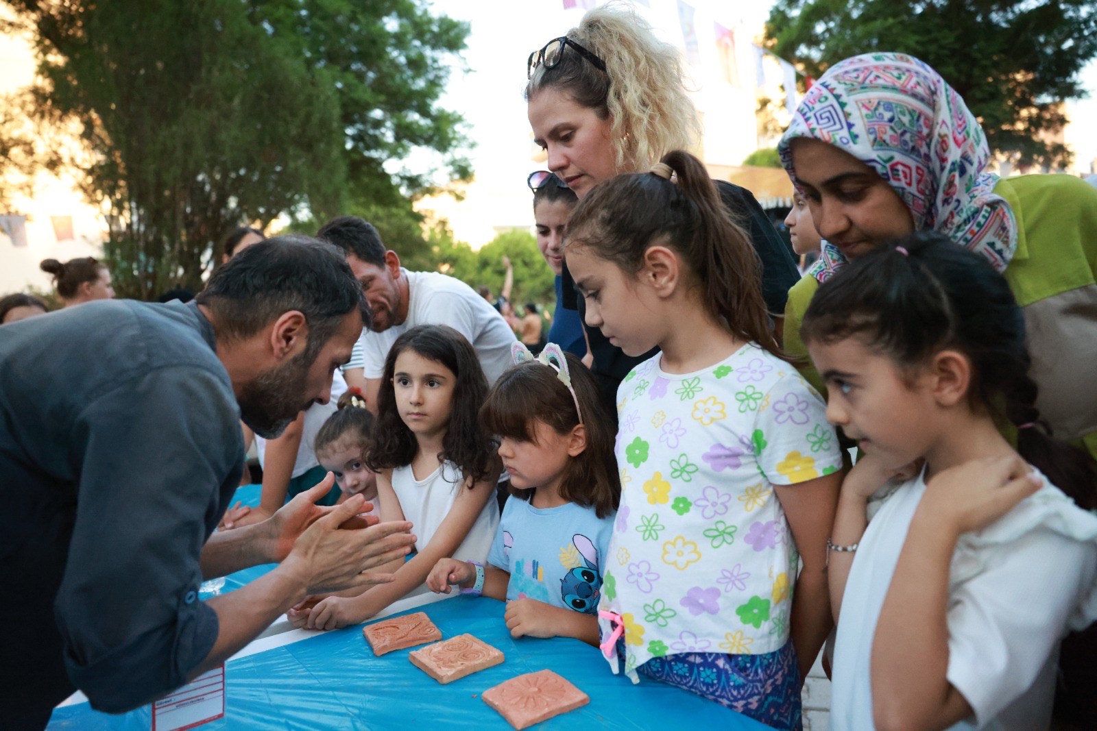 Bayraklı Sokak Festivali’nde çocuklar doyasıya eğlendi