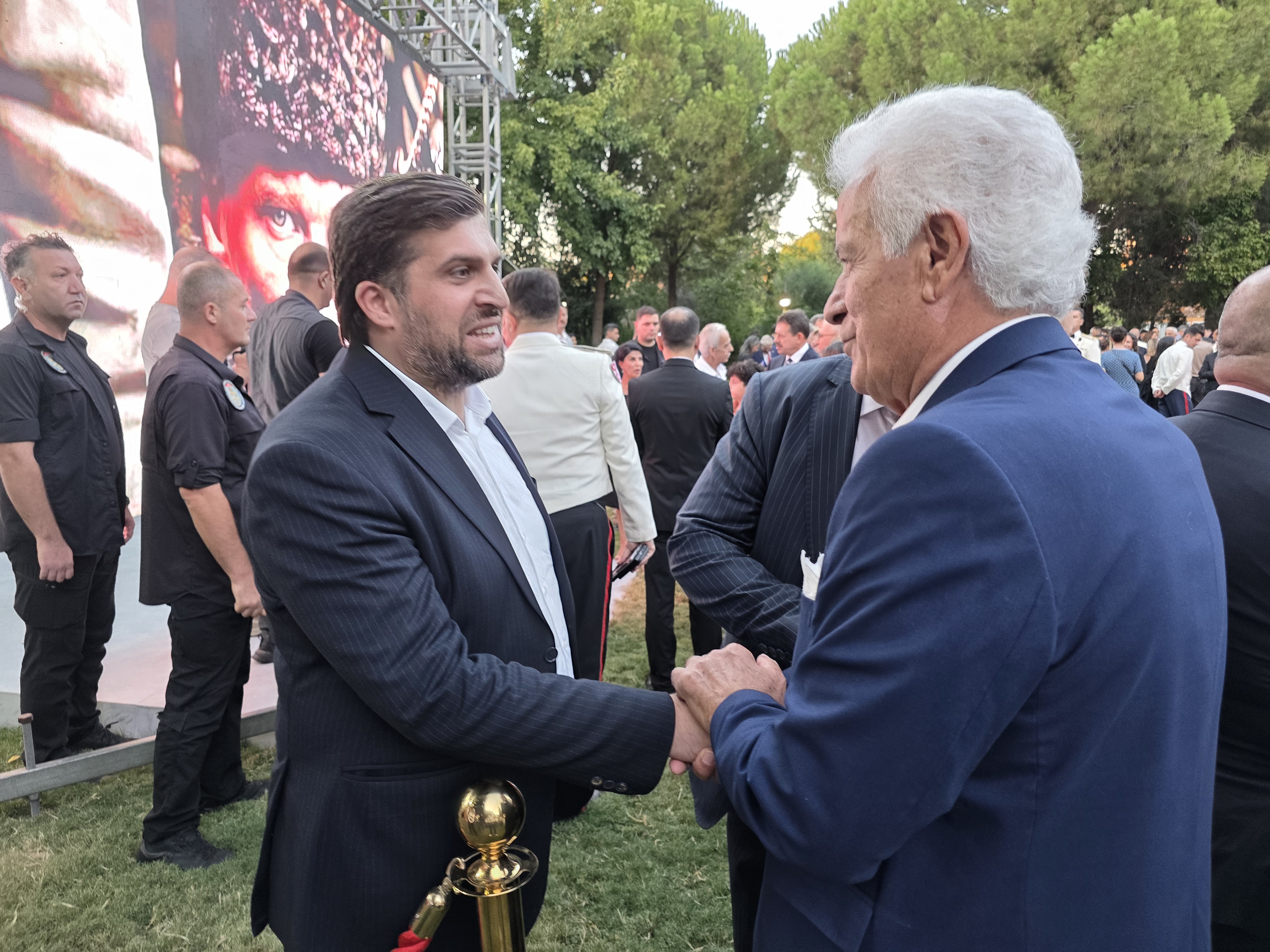 CUMHURİYETİMİZE SAHİBİZ, DÜŞMANA GEÇiT VERMEYiZ!