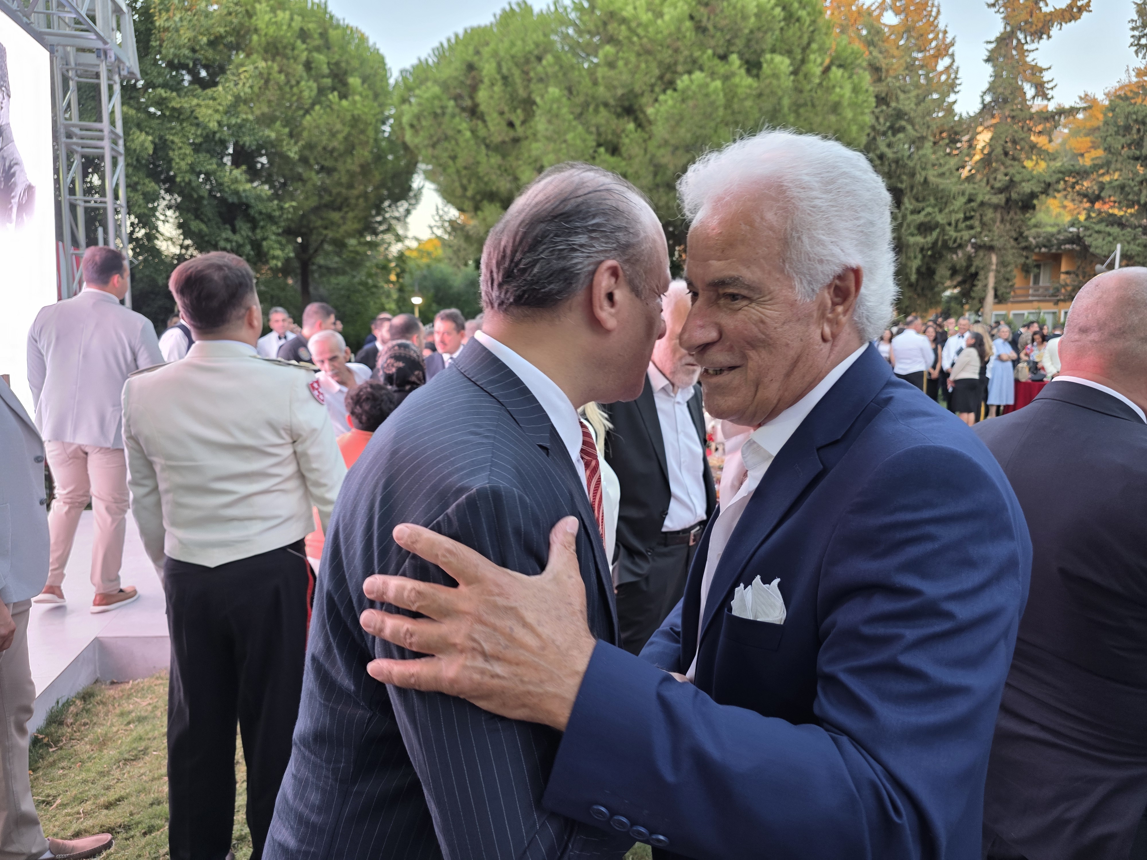 CUMHURİYETİMİZE SAHİBİZ, DÜŞMANA GEÇiT VERMEYiZ!