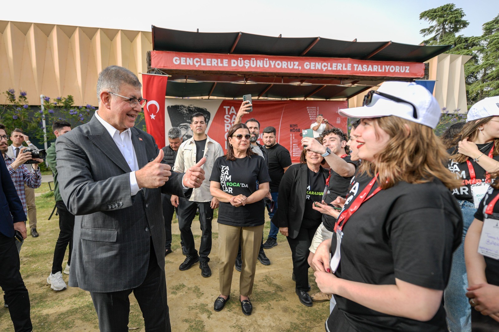 Çünkü İzmir gençleriyle güzel