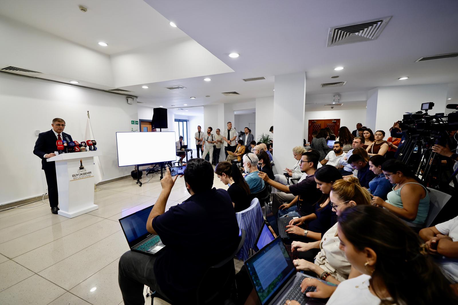 Başkan Tugay'dan önemli açıklamalar  "İzmir'in atık sorununu aylar içinde kökten çözeceğiz"