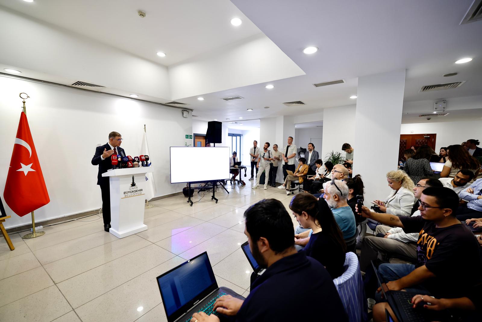 Başkan Tugay'dan önemli açıklamalar  "İzmir'in atık sorununu aylar içinde kökten çözeceğiz"