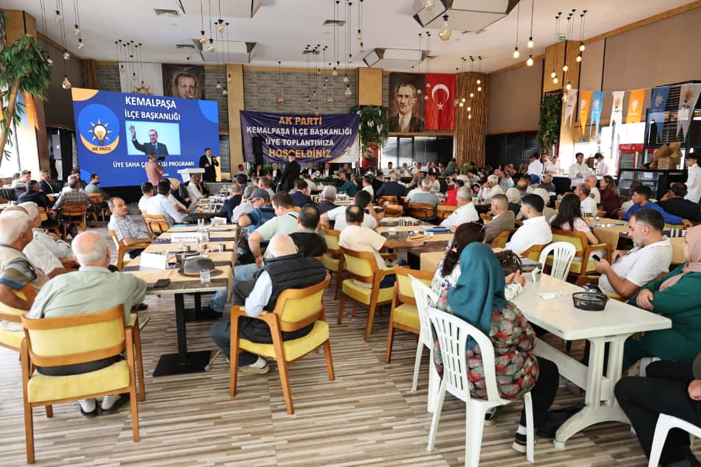 AK Parti İzmir İl Başkanı Saygılı, Kemalpaşa'da yeni üyelere rozet taktı, CHP'den de katılım var!
