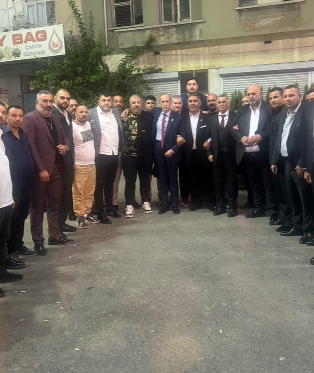 Hüseyinoğulları'nın mutlu günü: Eshat ve Kenancan Bozkurt sünnet oldu