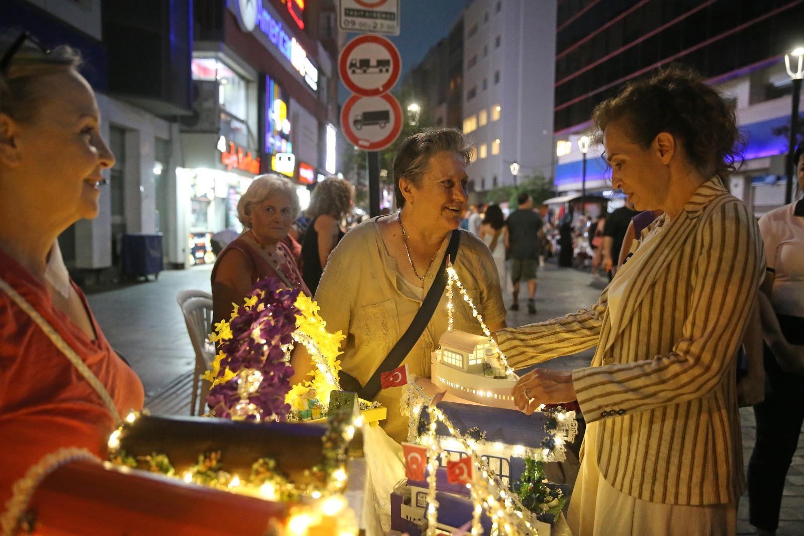 “El Emeği Gece Pazarı” kadınlara kazanç kapısı oldu