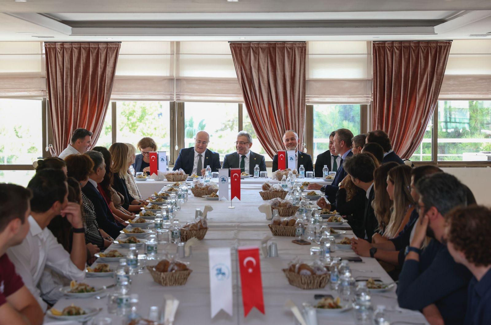 REKTÖR YILMAZ’DAN TEKNOFEST’TEN BAŞARIYLA DÖNEN DEÜ’LÜLERE TEŞEKKÜR