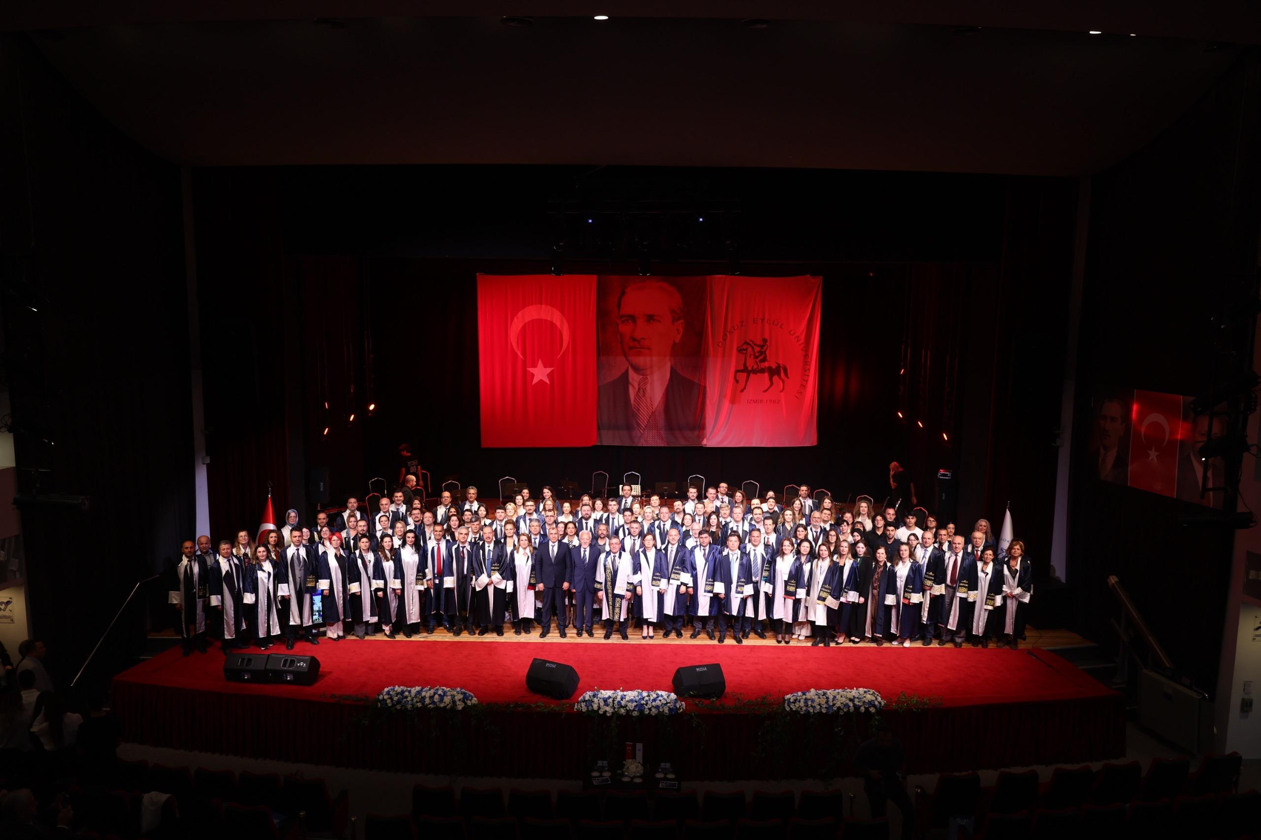 DEÜ’DE AKADEMİK YIL GAZZE MESAJIYLA AÇILDI: SESSİZ KALMAK TARAFSIZLIK DEĞİL, VEBALDİR