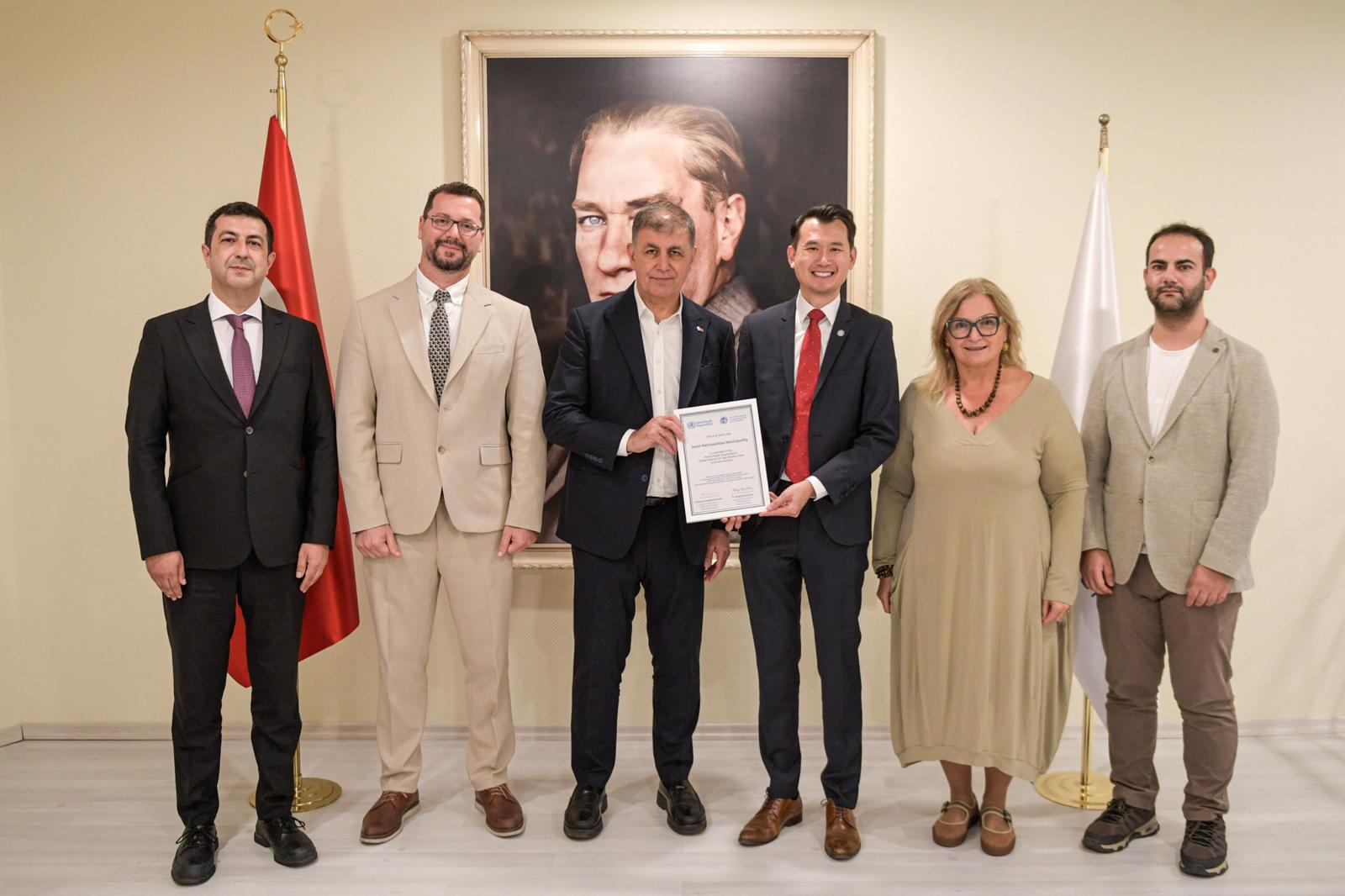 İzmir’in Yaşlı Dostu Şehir unvanı tescillendi