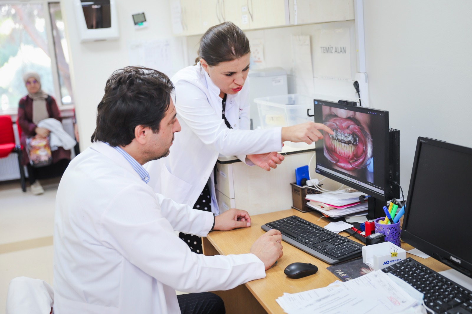 DEÜ'DEN YARIK DUDAK VE DAMAK HASTALARINA İLERİ TEKNOLOJİYLE ÜCRETSİZ TEDAVİ