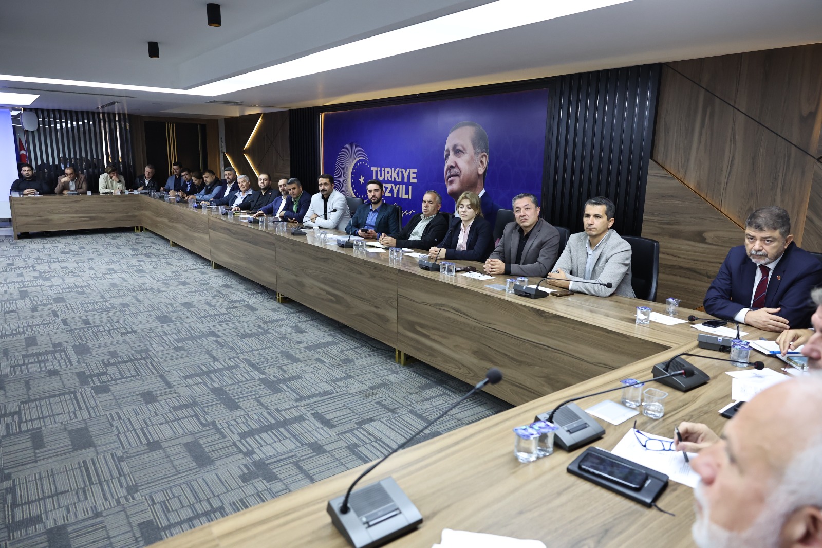 AK Parti İzmir’de, yerel yönetimler zirvesi!