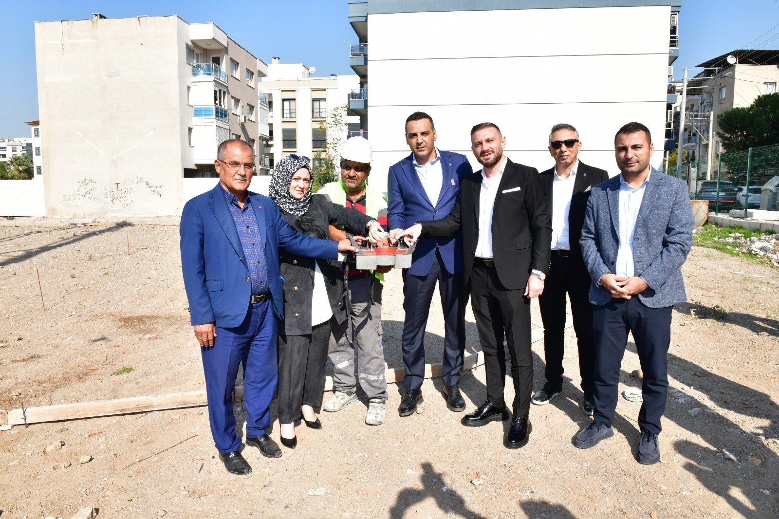 Çiğli'de Yeşil Dönüşüm Ve Cumhuriyet Coşkusu Bir Arada