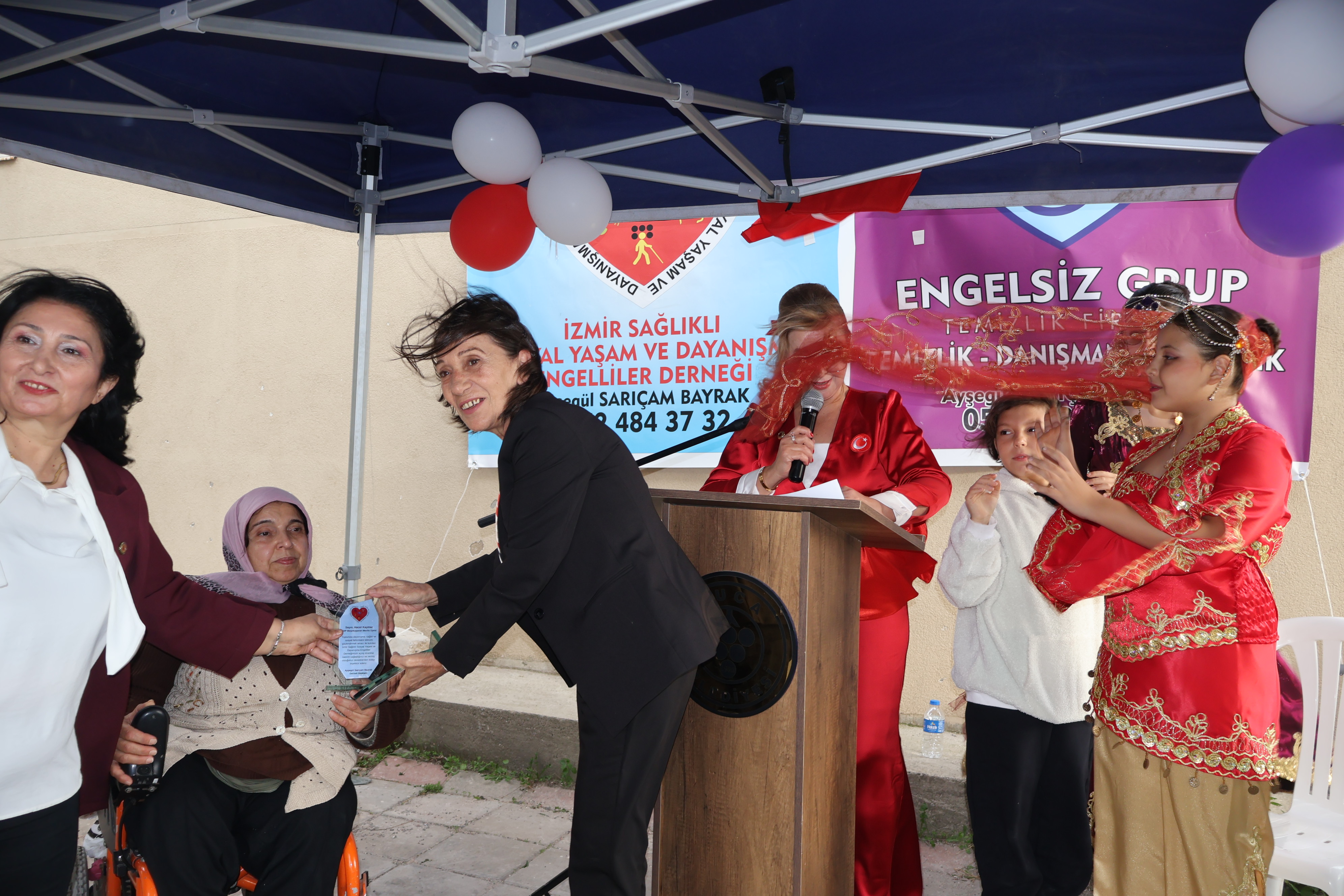 İZMİR'DE ENGELLİLER İÇİN UMUT KAPISI AÇILDI: "GERÇEK ENGEL, ZİHİNLERDEKİ AYRIMCILIKTIR"