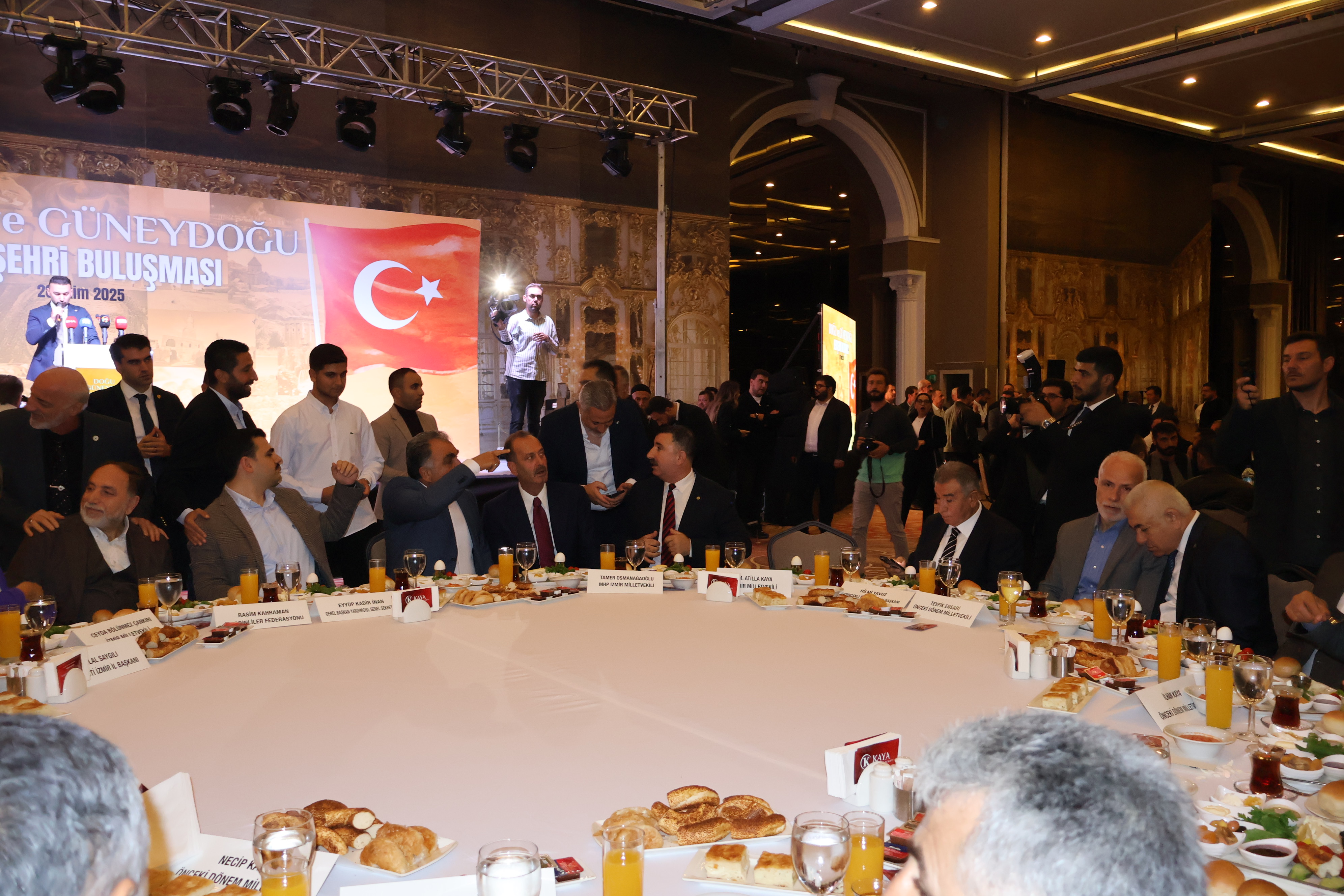 İzmir'de "Büyük Kardeşlik" Buluşması: Birlik, Dayanışma ve Umut Mesajı