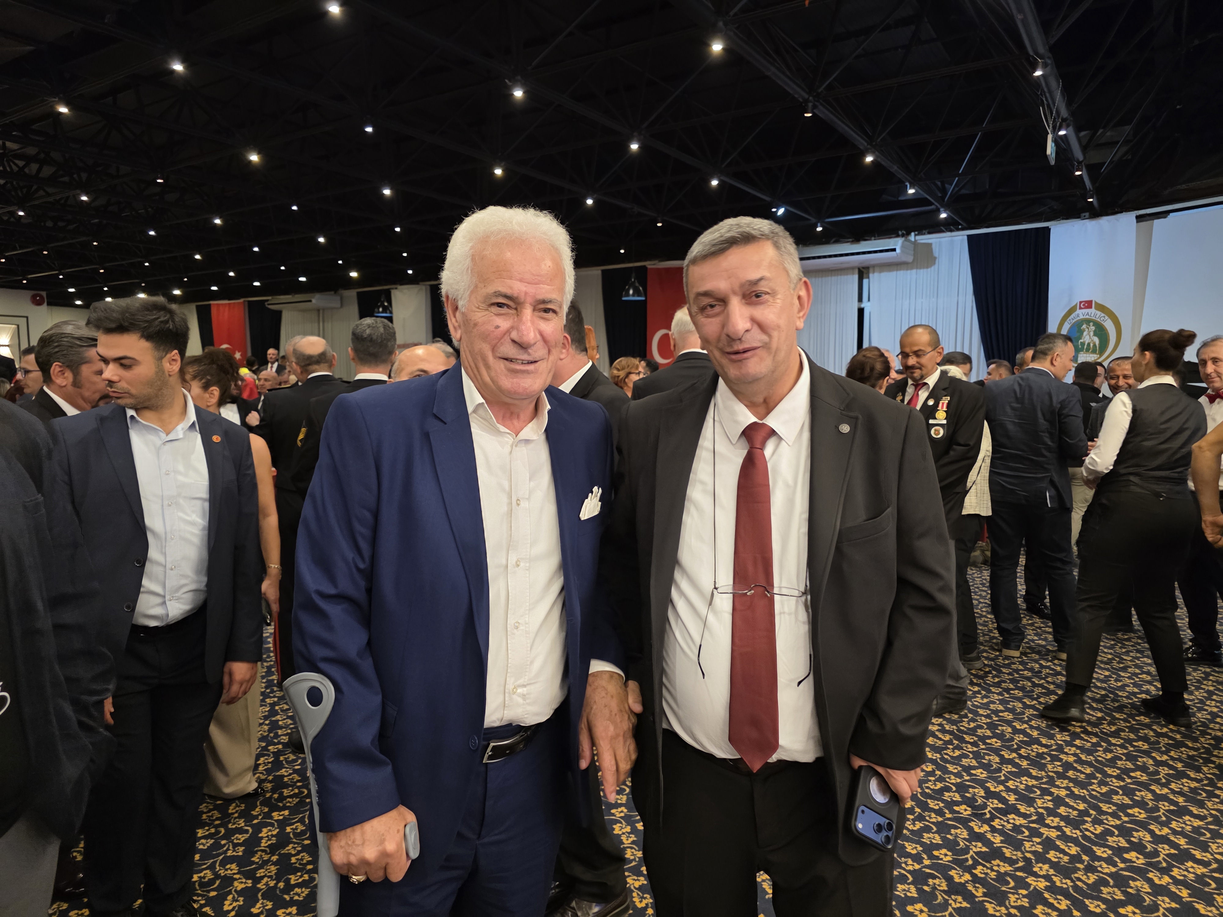 İZMİR'DE 29 EKİM RESEPSİYONU COŞKUYLA GERÇEKLEŞTİ: CUMHURİYET'İN 102. YILI TÖRENLE KUTLANDI