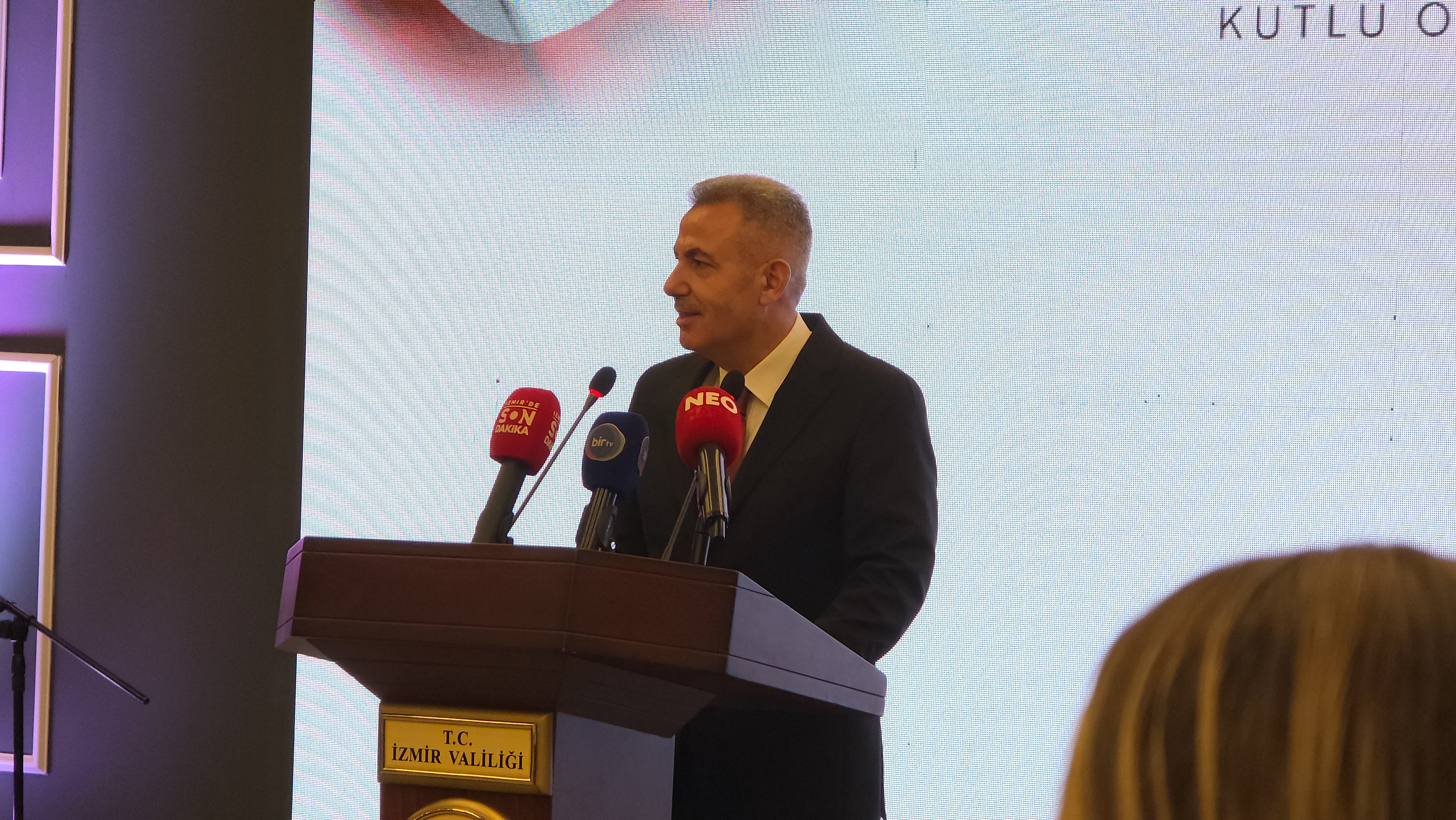 İZMİR'DE 29 EKİM RESEPSİYONU COŞKUYLA GERÇEKLEŞTİ: CUMHURİYET'İN 102. YILI TÖRENLE KUTLANDI