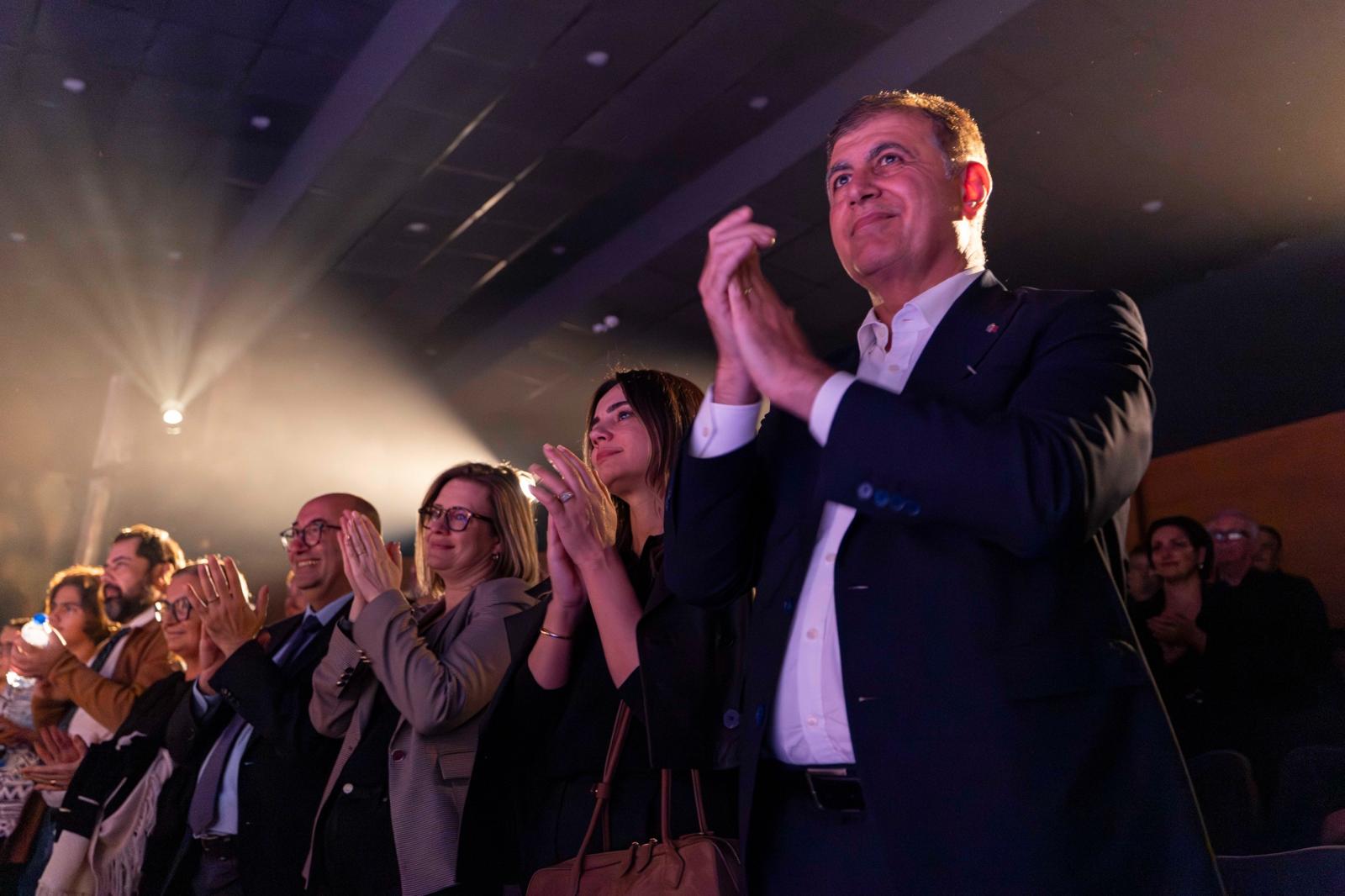 İzmir Şehir Tiyatroları’ndan Cadı Kazanı için görkemli prömiyer