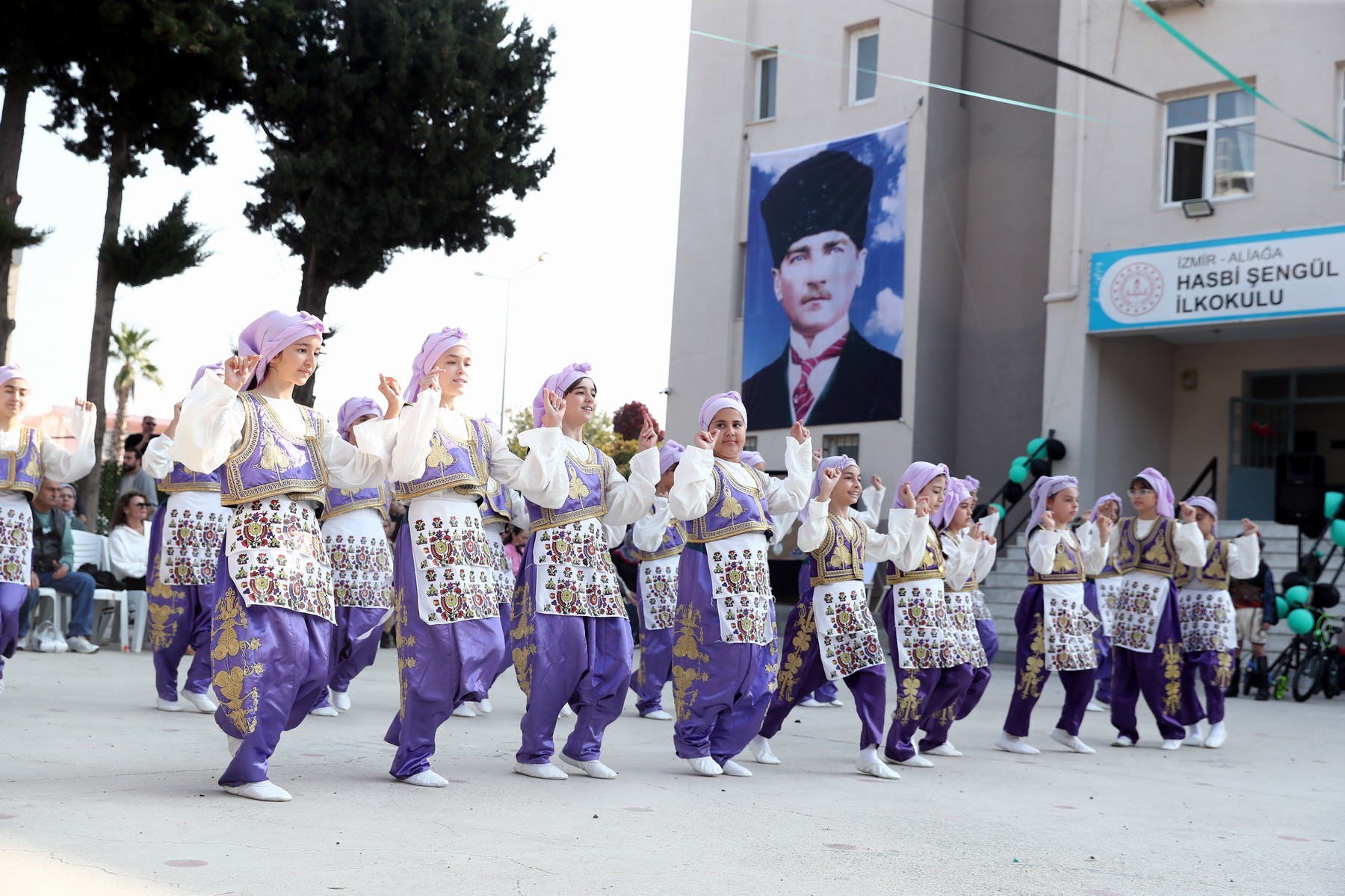 Minik Eller Zeytinle Buluştu