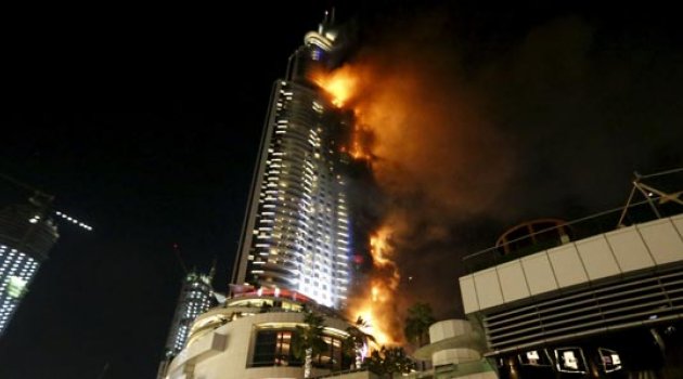 63 Katlı Gökdelende Yangın Paniği