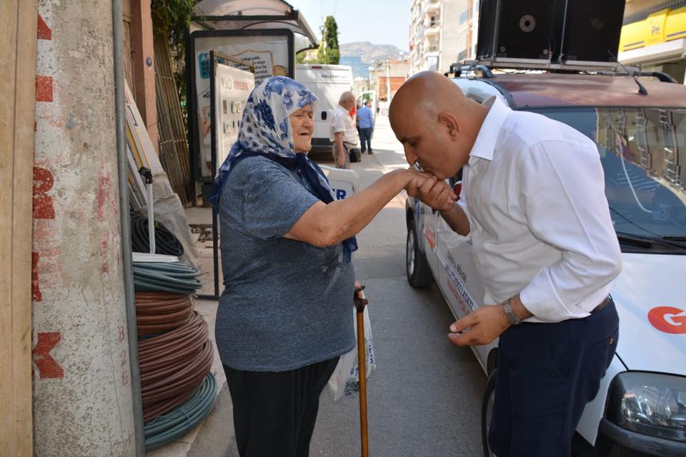 CHP'li vekil adayları sabah 05:00'te Hal'e çıkarma yaptı