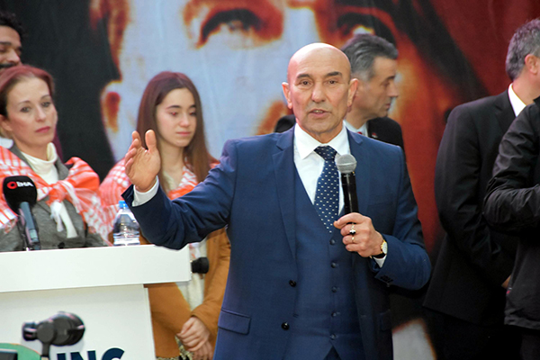 Tunç Soyer'e İzmir'de coşkulu karşılama