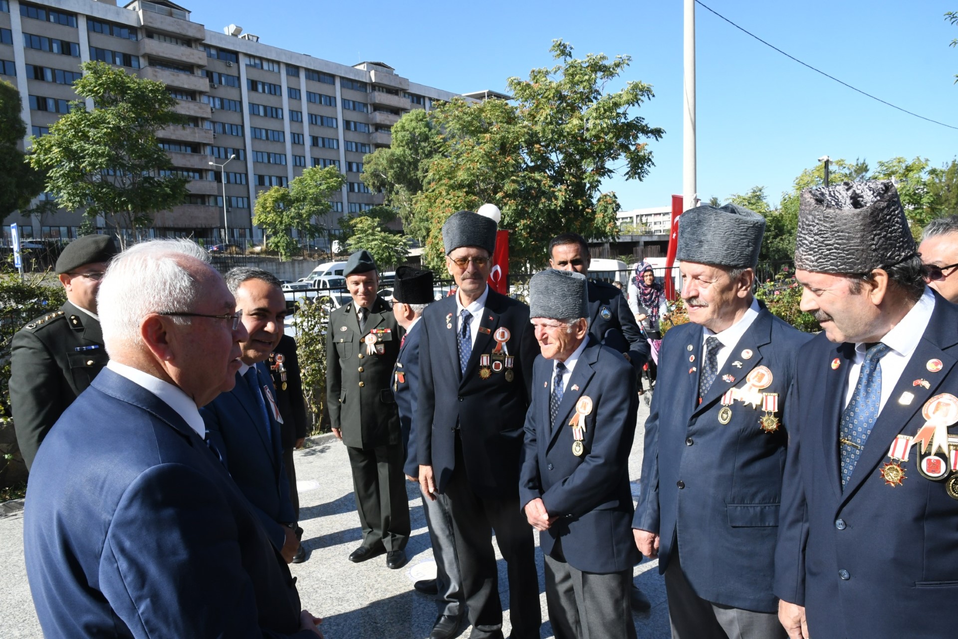 Başkan Selvitopu Gaziler Günü'nü kutladı