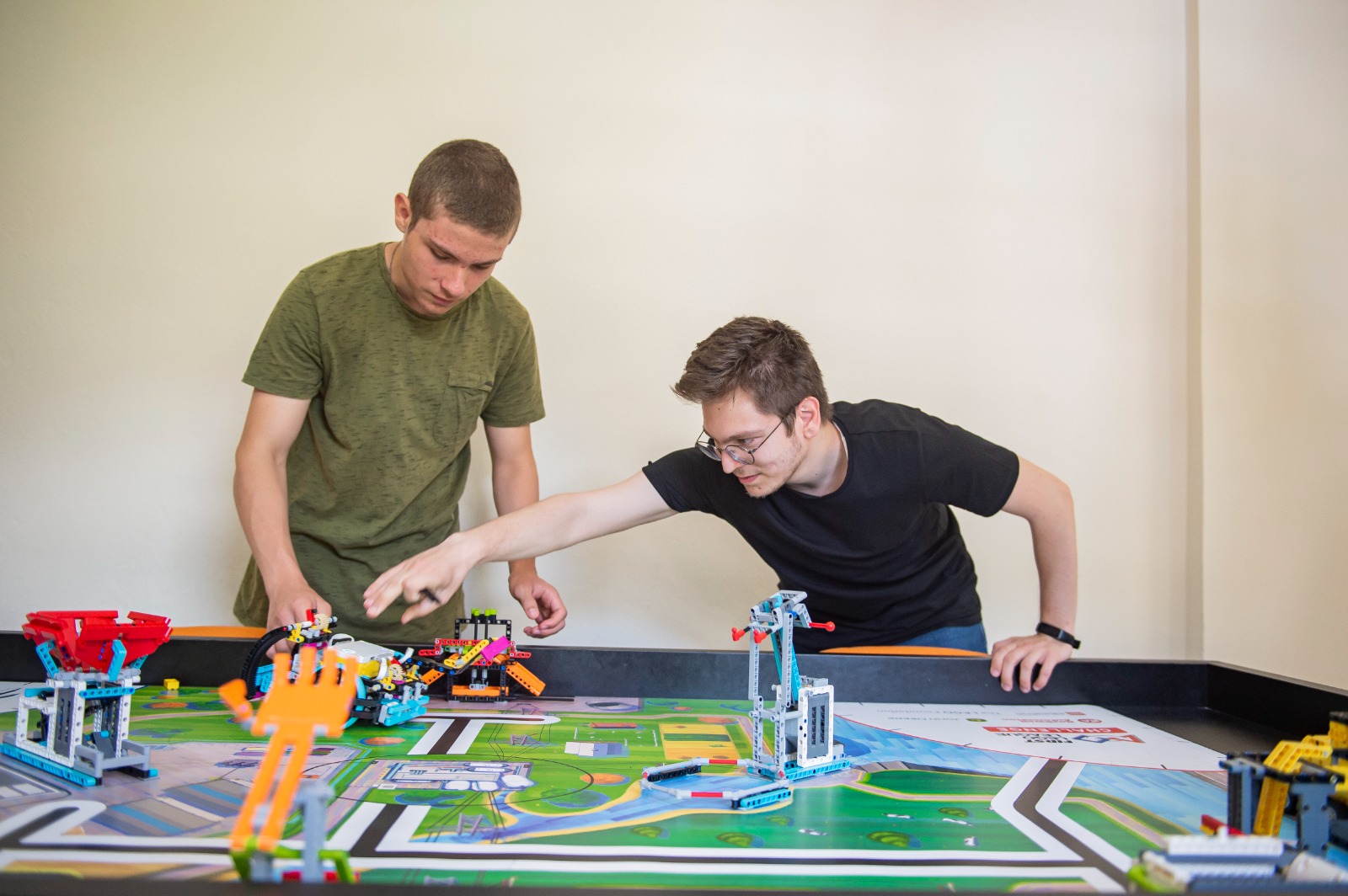 İzmir Büyükşehir Belediyesi’nden gençlere yapay zekâ eğitimi