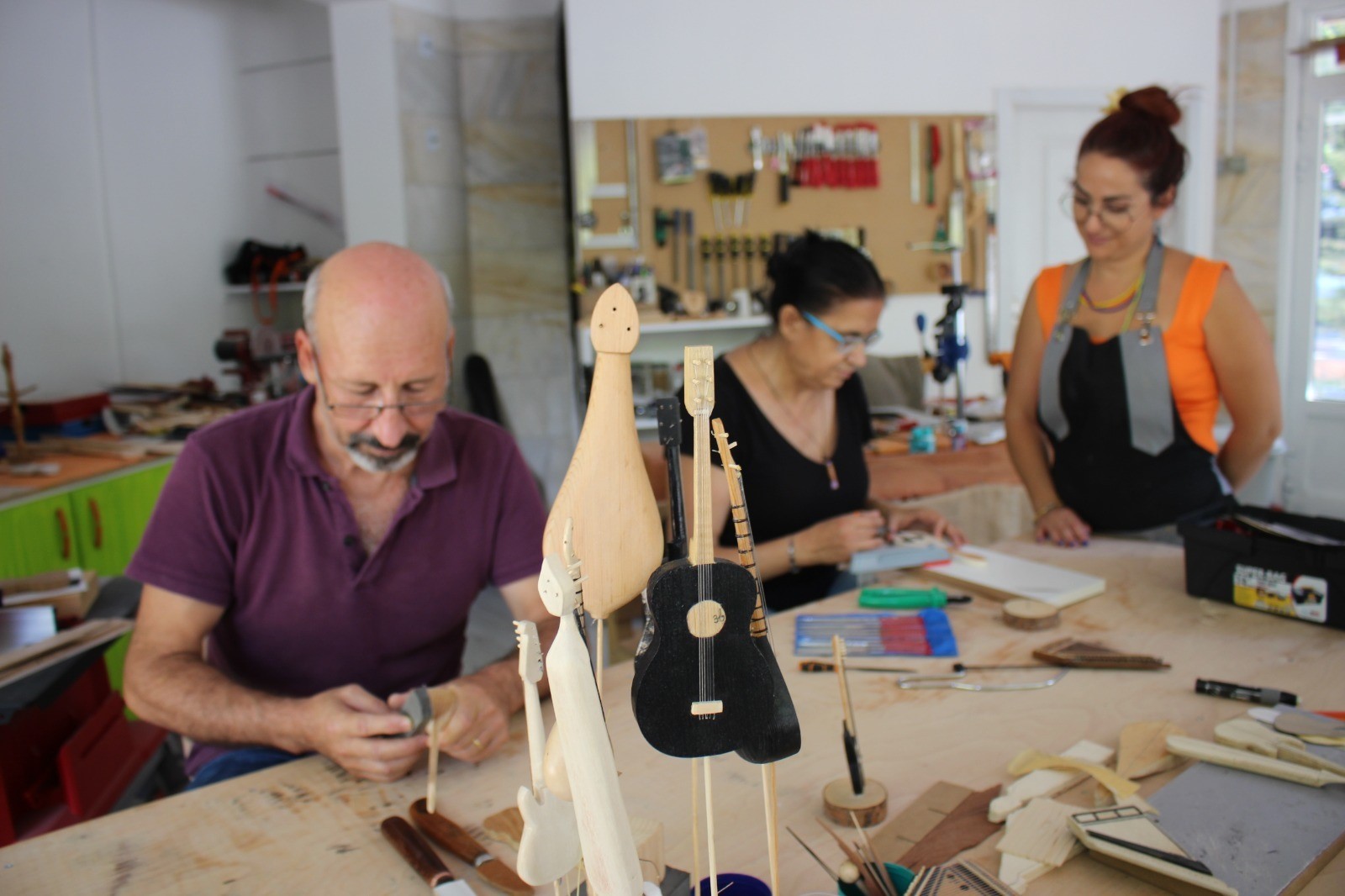 Karşıyaka’da atıklar minyatür müzik aletine dönüşüyor