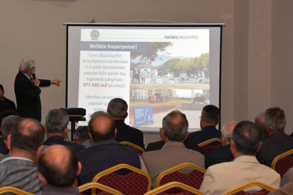 Başkan Eriş, 4,5 yıllık çalışmaları muhtarlarla değerlendirdi