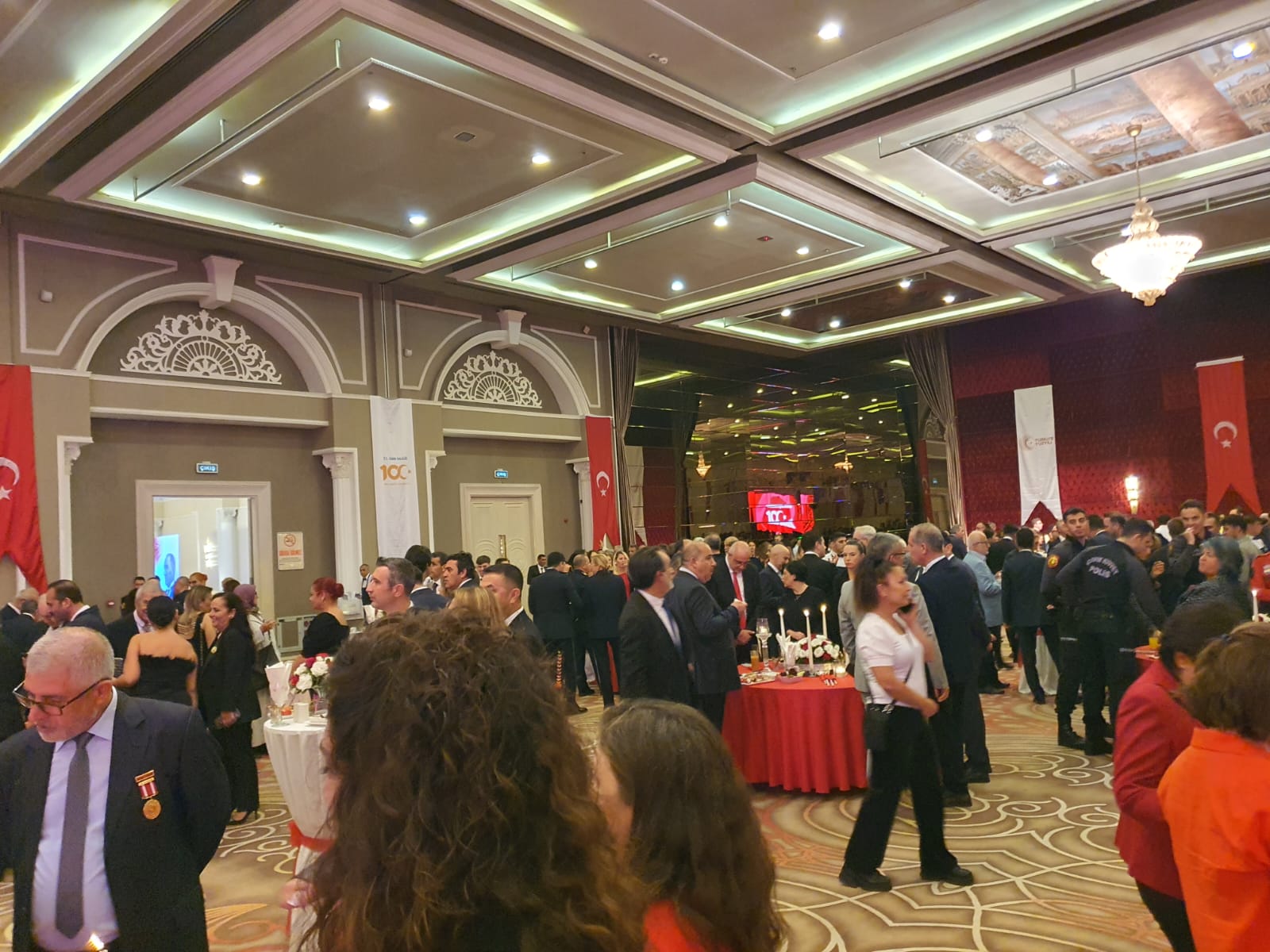 İzmir Valiliğinden 100. yıla yakışır resepsiyon