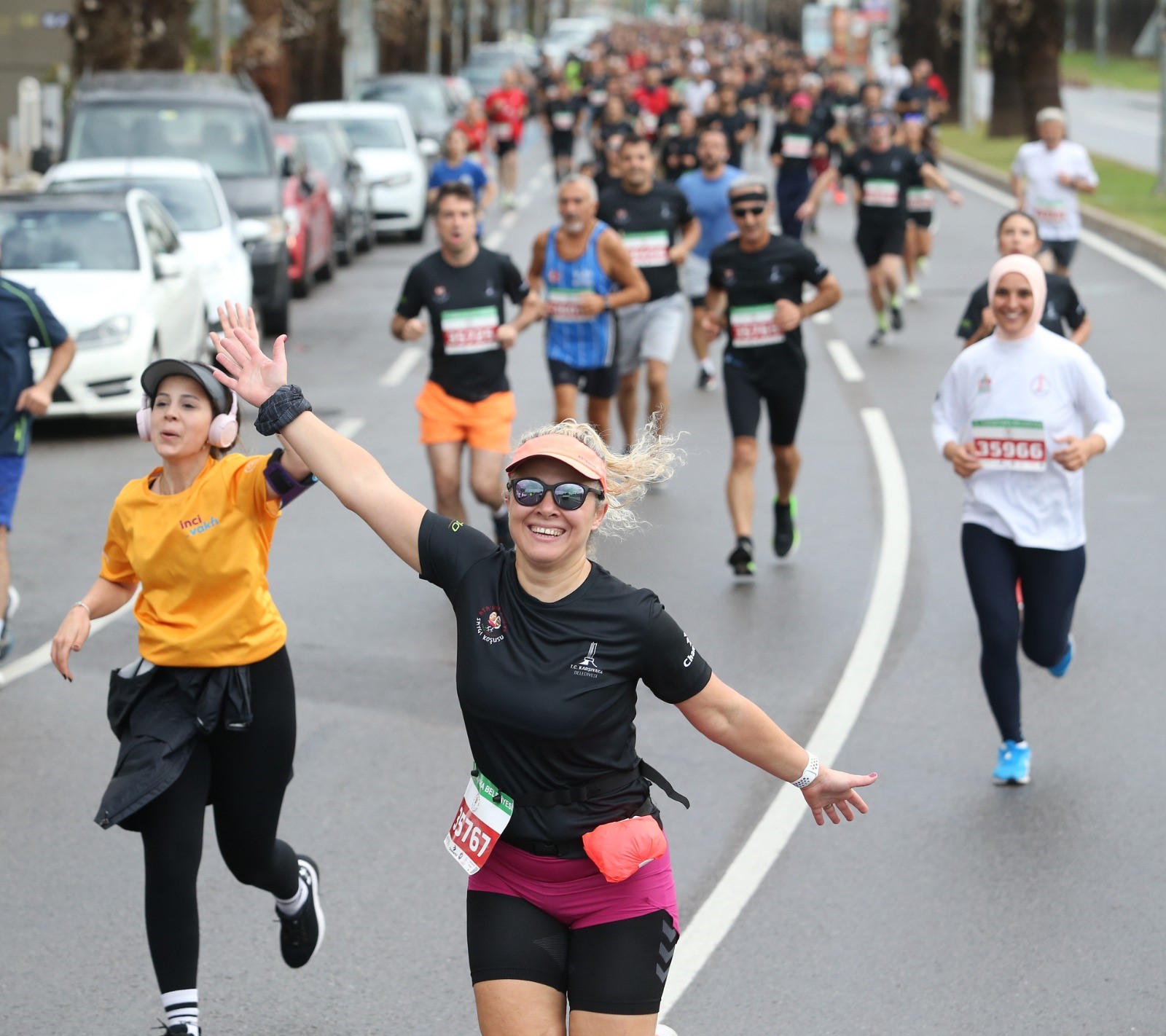 Karşıyaka tek yürek oldu, Ata’dan Ana’ya koştu