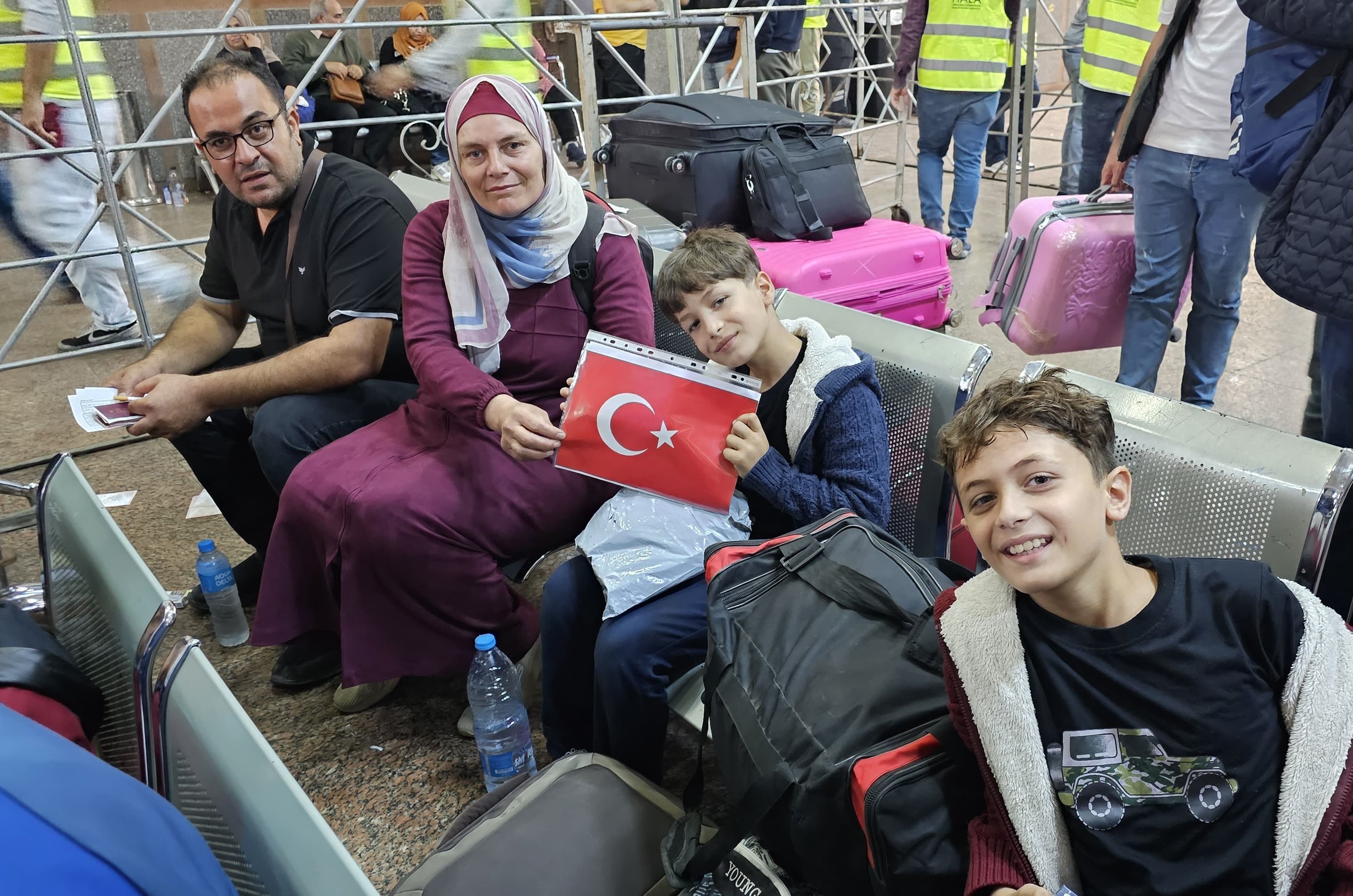 Gazze'den Türk vatandaşlarının Mısır'a tahliyesi başladı