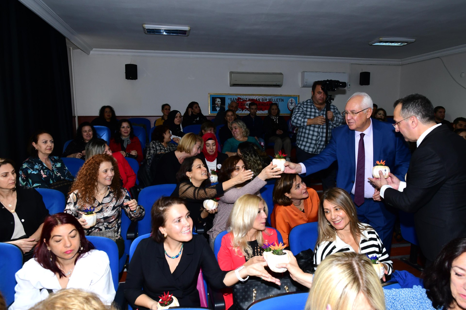 Başkan Selvitopu Öğretmenler Günü'nü kutladı