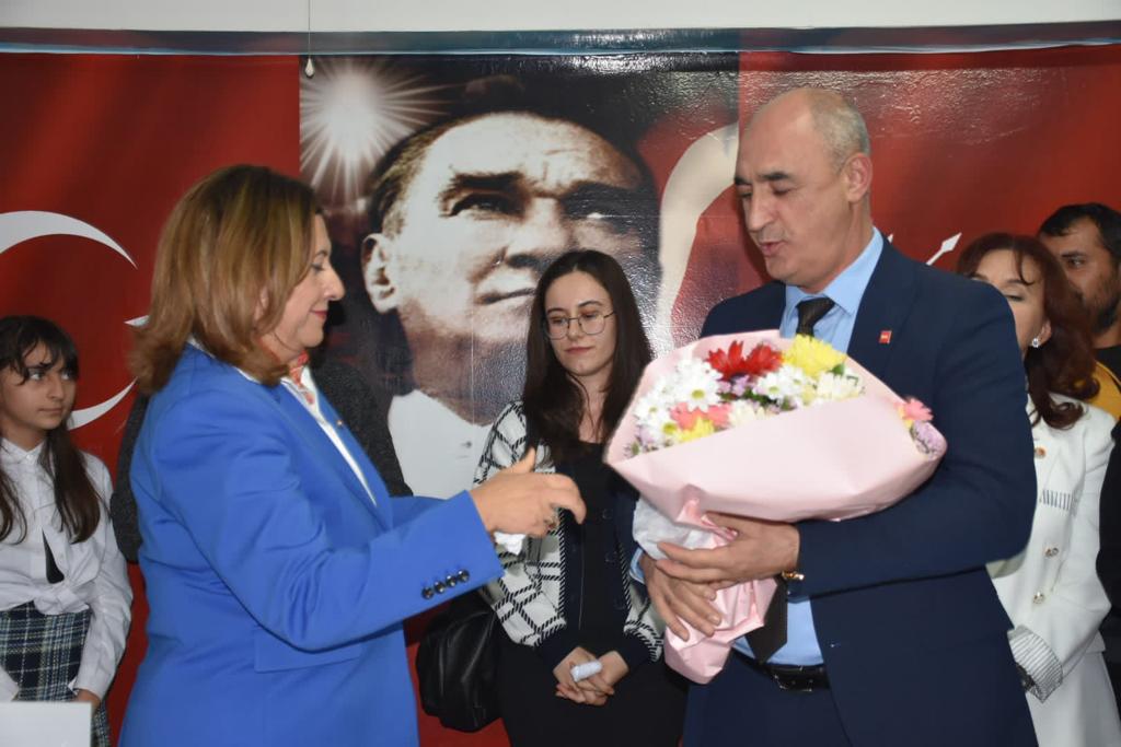 CHP'li Deniz Karakurt Menemen Belediye Başkanı aday adayı oldu